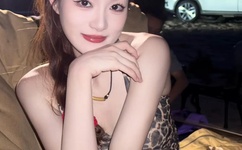 医生含着我的奶边摸边做